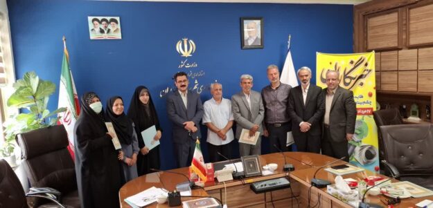 با حضور فرماندار چناران؛ مراسم گرامیداشت روز خبرنگار و تجلیل از اصحاب رسانه برگزار شد