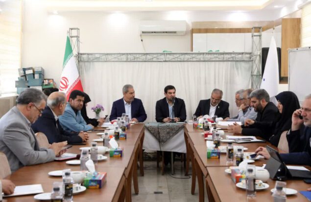 گلایه‌ امامی‌راد از برگزاری آزمون مدیران در سال جدید بدون تعیین تکلیف آزمون سال قبل | انتقاد از الگوی مصرف در وزارت آموزش‌وپرورش و مصرف بی‌رویه کاغذ